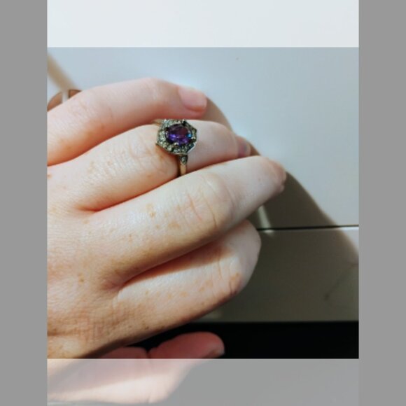 Unique purple stoned ring - Picture 2 of 4